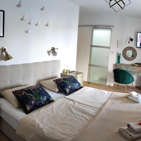 Riviera Rooms And Apartments Palit Esterno foto