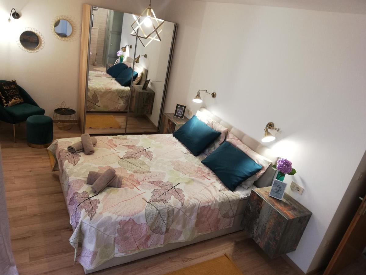 Riviera Rooms And Apartments Palit Esterno foto