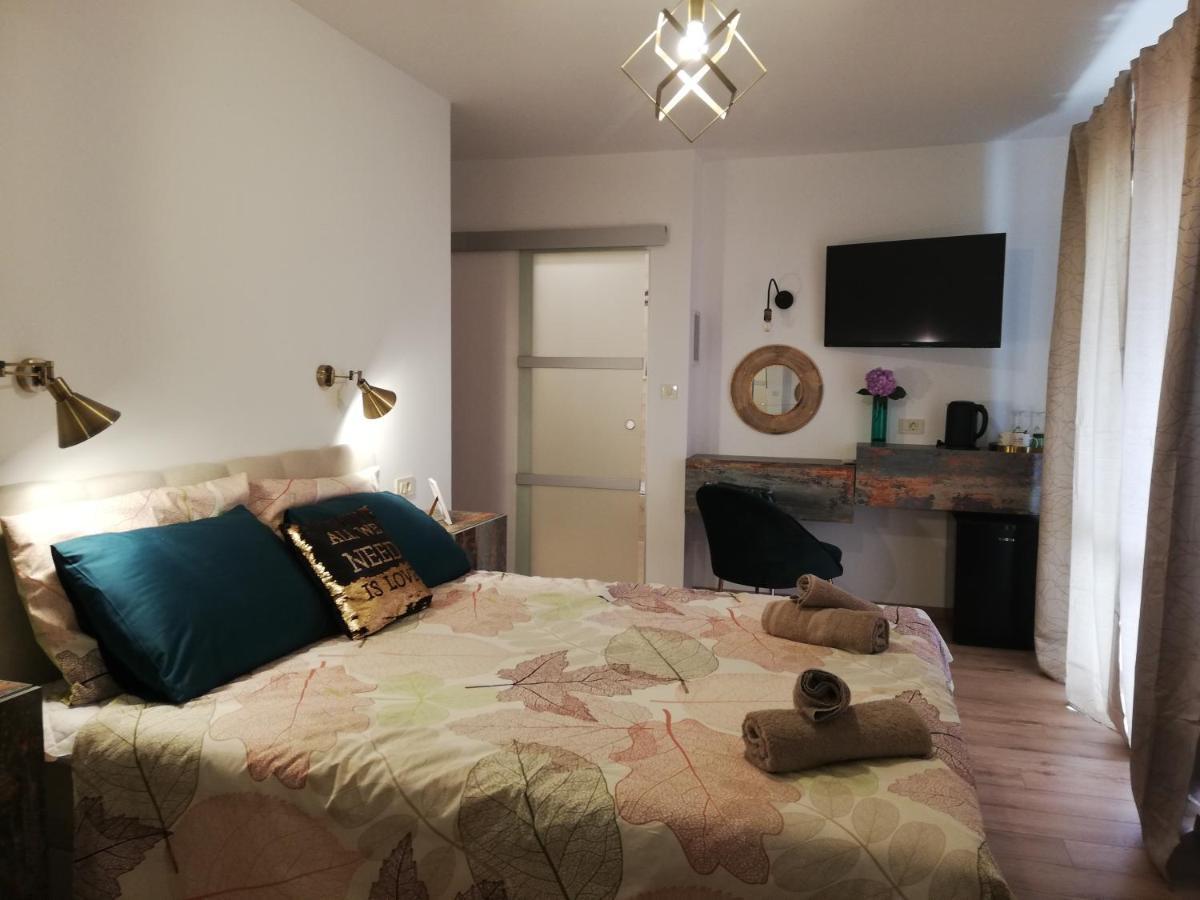 Riviera Rooms And Apartments Palit Esterno foto