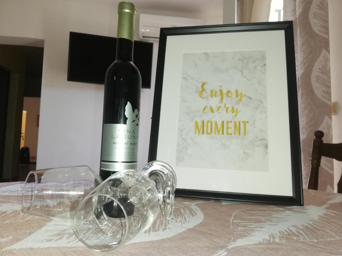 Riviera Rooms And Apartments Palit Esterno foto