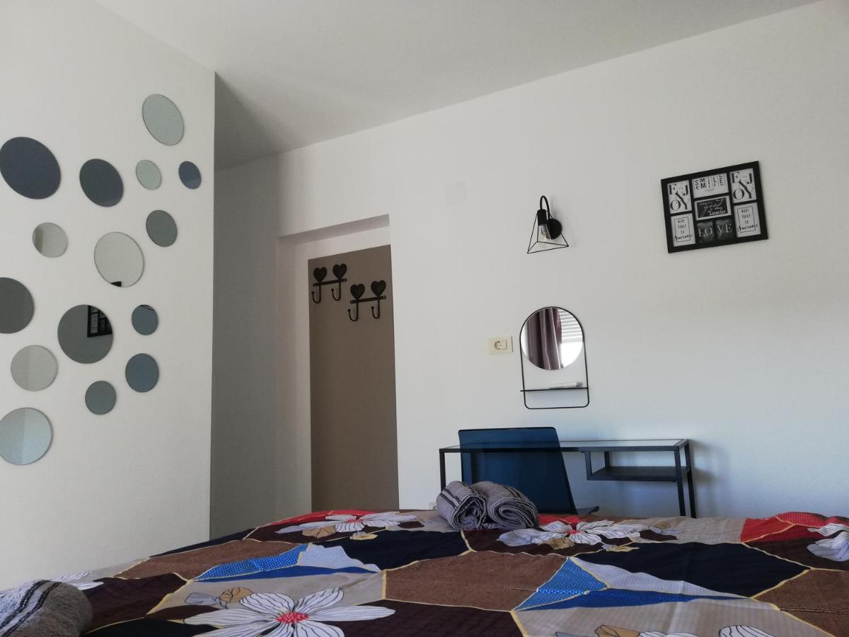 Riviera Rooms And Apartments Palit Esterno foto