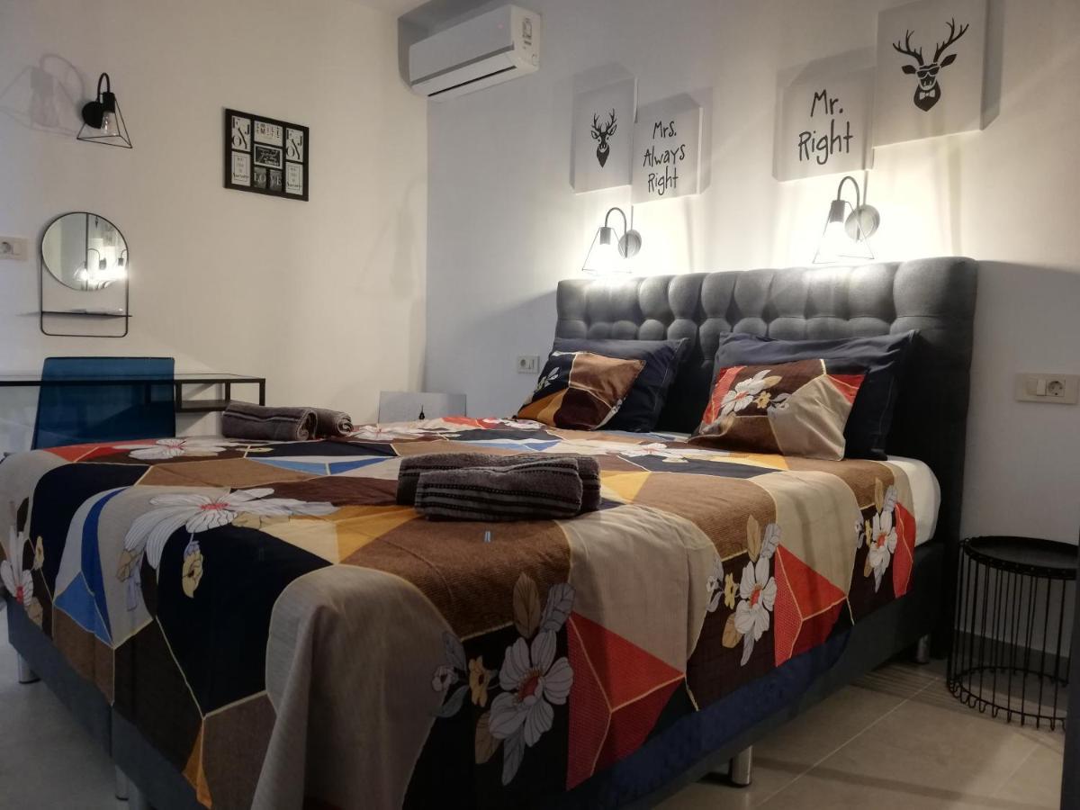 Riviera Rooms And Apartments Palit Esterno foto