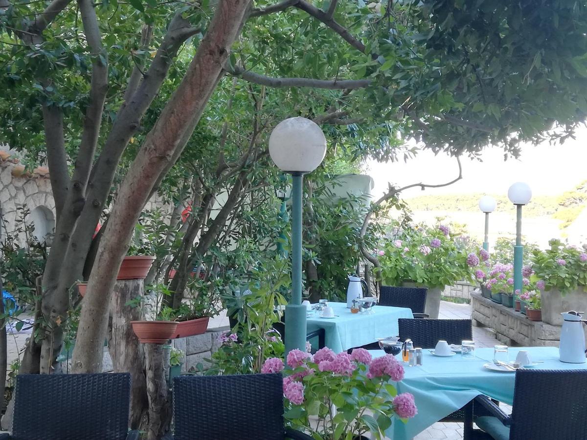 Riviera Rooms And Apartments Palit Esterno foto