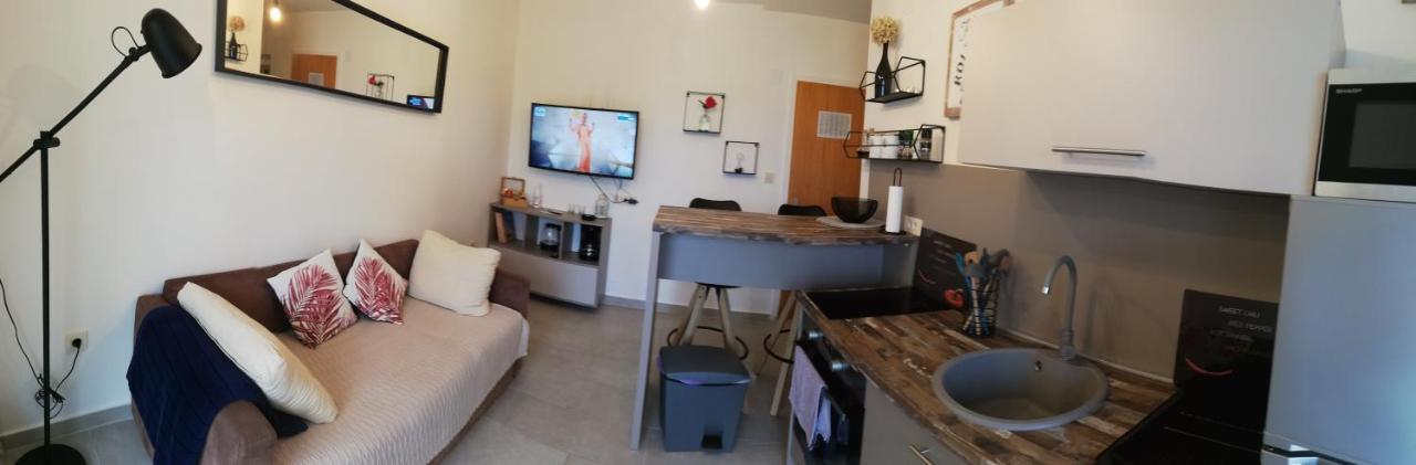 Riviera Rooms And Apartments Palit Esterno foto