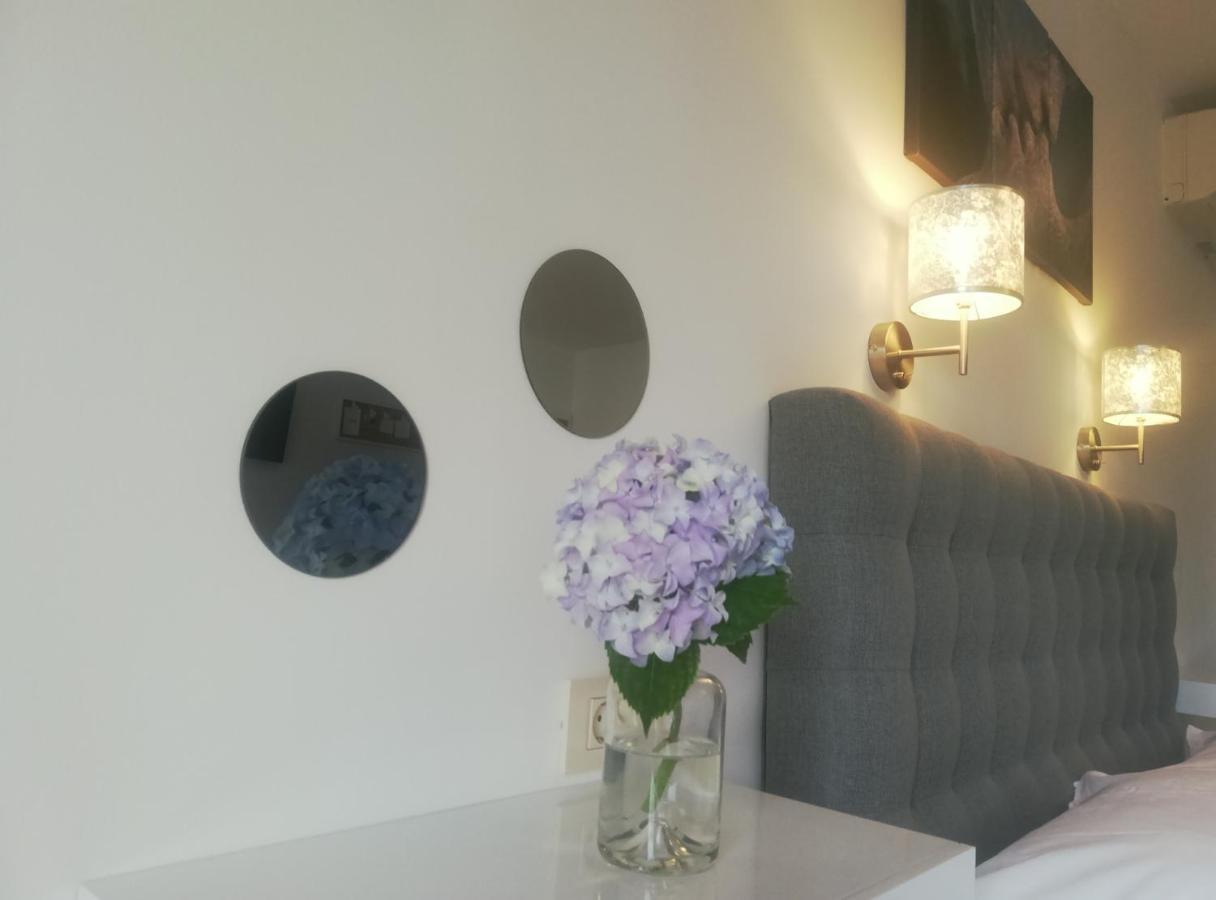 Riviera Rooms And Apartments Palit Esterno foto
