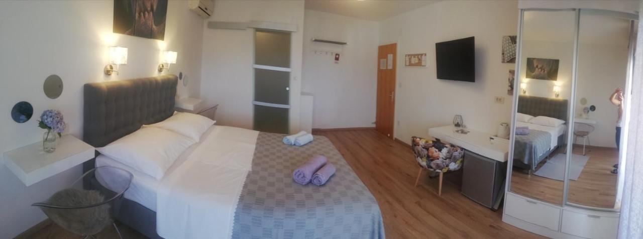 Riviera Rooms And Apartments Palit Esterno foto