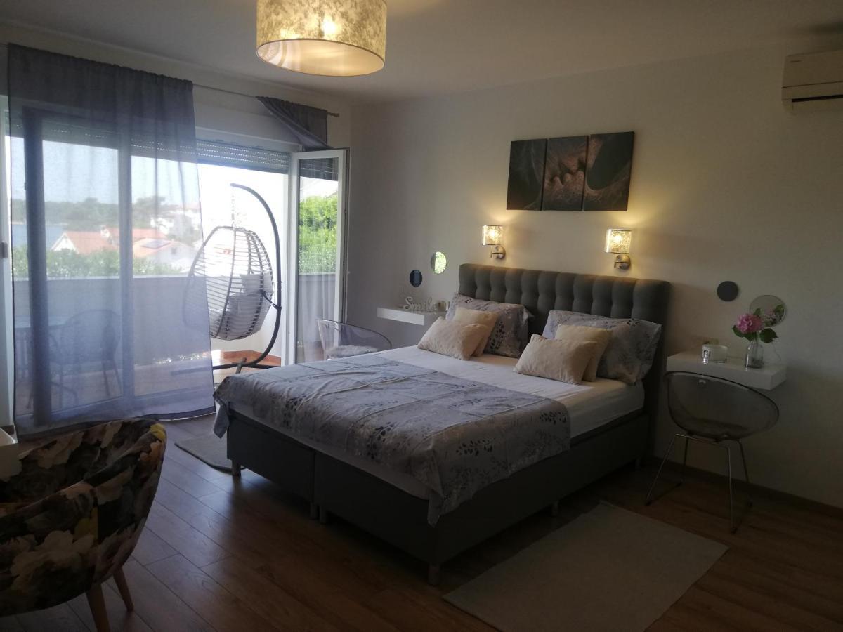Riviera Rooms And Apartments Palit Esterno foto