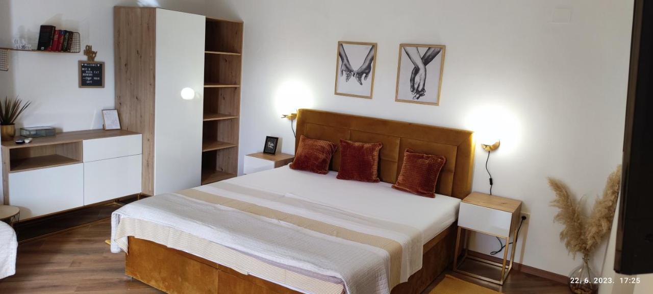 Riviera Rooms And Apartments Palit Esterno foto
