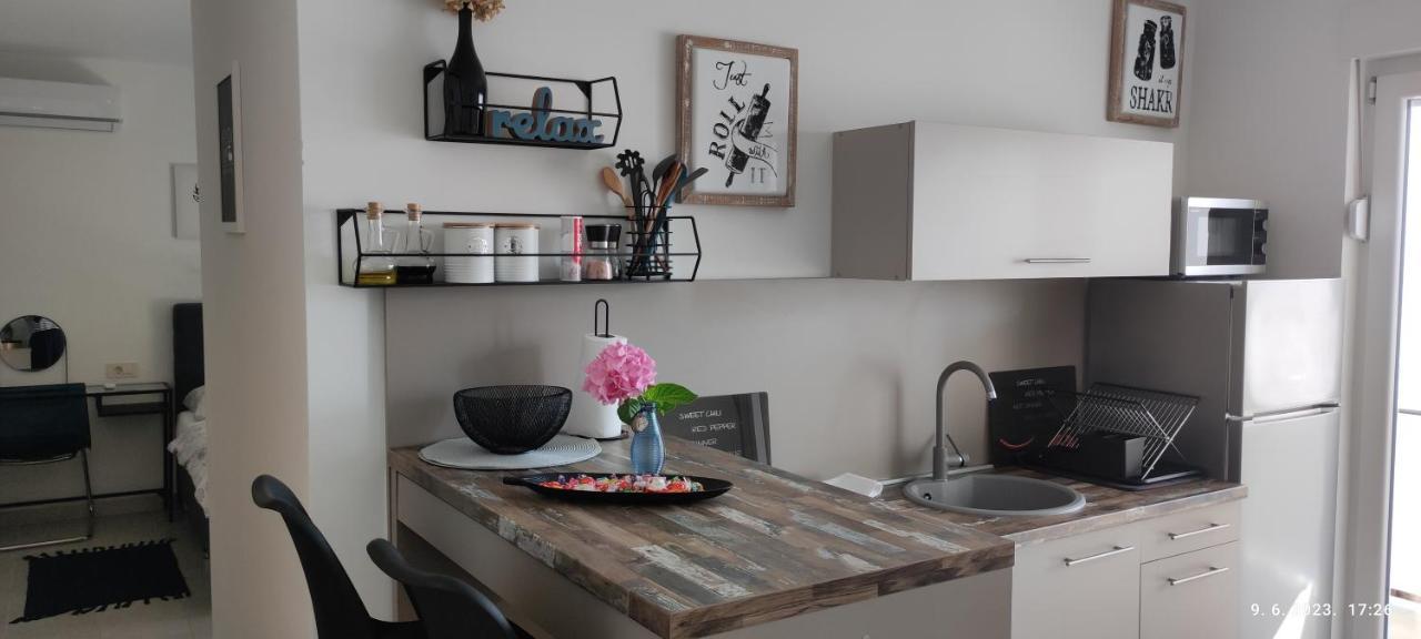 Riviera Rooms And Apartments Palit Esterno foto