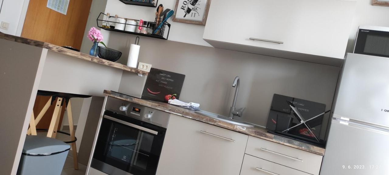 Riviera Rooms And Apartments Palit Esterno foto