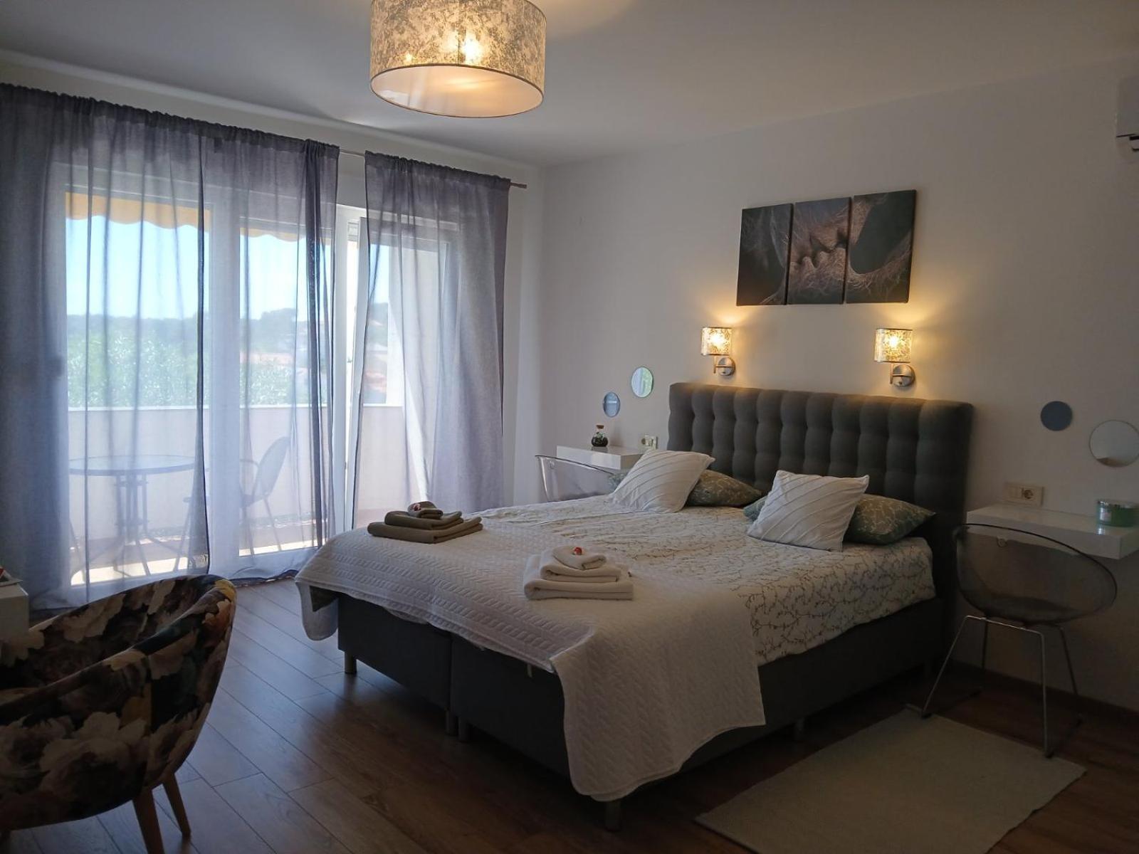 Riviera Rooms And Apartments Palit Esterno foto