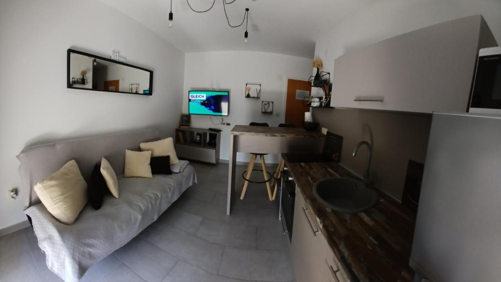 Riviera Rooms And Apartments Palit Esterno foto